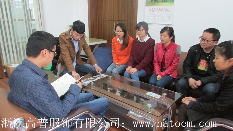 義烏市“清山河，美商城”，20年老帽廠黨員參加義工活動