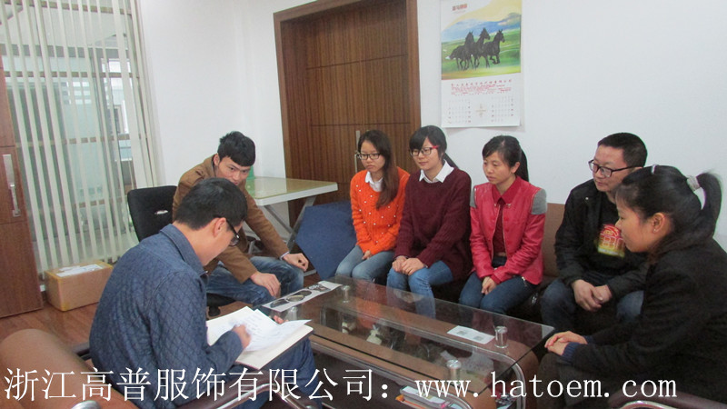 義烏市“清山河，美商城”，20年老帽廠黨員參加義工活動